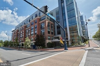 Building Photo - 145 Riverhaven Dr