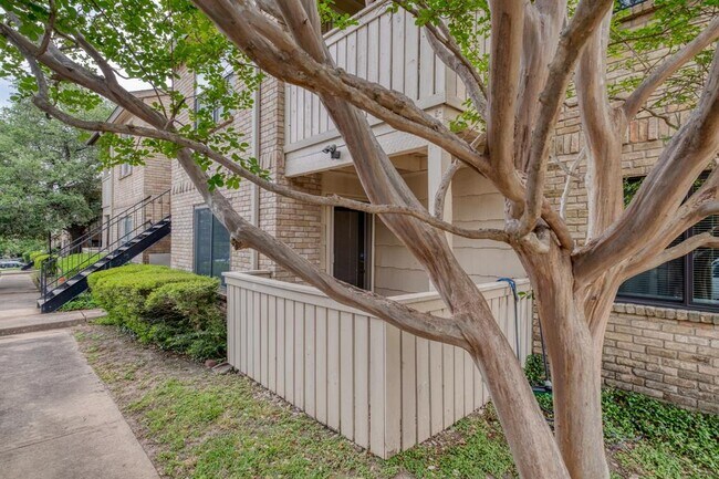 Foto del edificio - 8210 Bent Tree Rd