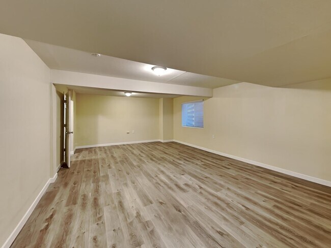 Building Photo - 5798 Charlotte Pkwy