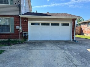 Building Photo - 446 Capri Dr