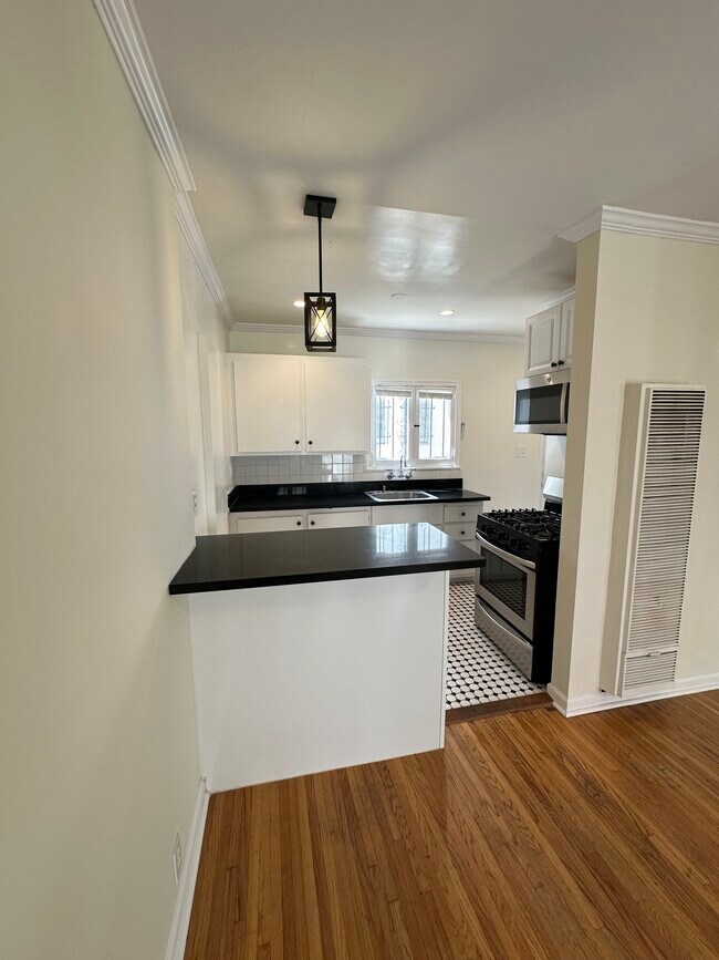 Foto del edificio - 630 N Plymouth Blvd