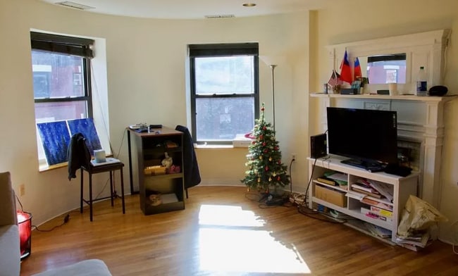 Building Photo - 103 Gainsborough St