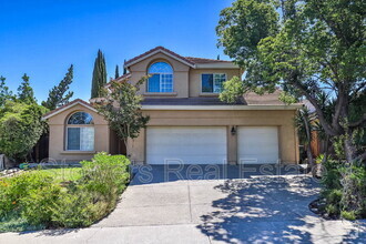 Building Photo - 2041 Crater Peak Way