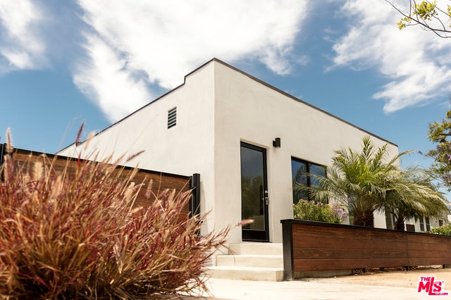 Building Photo - 3777 Rosewood Ave