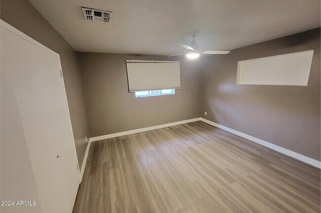 Foto del edificio - 2609 W McLellan Blvd