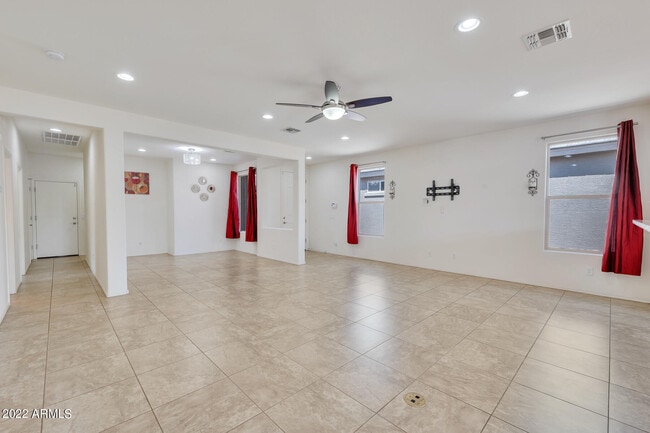 Building Photo - 2117 E Aire Libre Ave