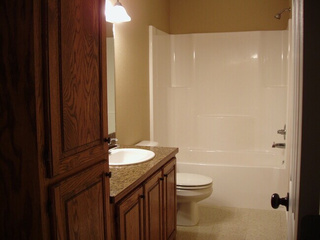Building Photo - 6024 Perry Ln
