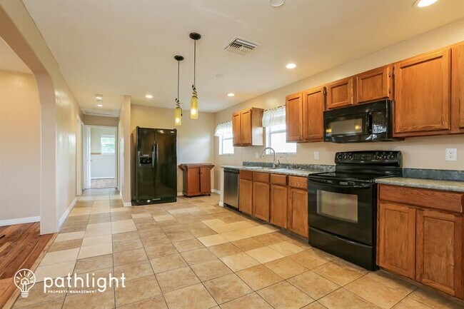 Building Photo - 4118 Sw 22Nd Street