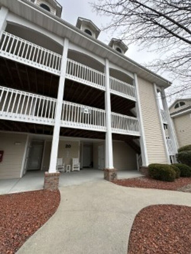 Building Photo - FULLY FURNISHED EFFICIENCY SUITE AVAILABLE