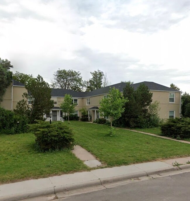 Foto del edificio - 2 BEDROOM 1 BATHROOM TOWNHOME CLOSE TO WARREN AIR FORCE BASE