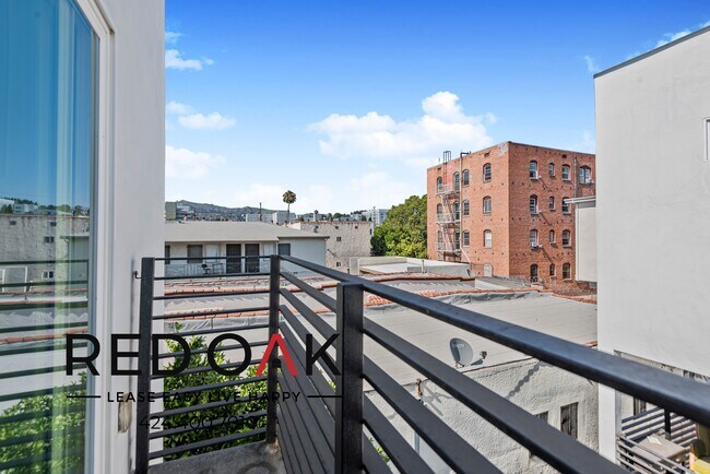 Building Photo - ~ One Month FREE! ~ Sun Drenched Three Bed...