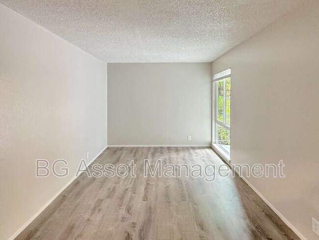 Foto del edificio - 944 Fletcher Ln