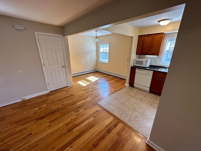 Comedor - 46 Wedgewood Dr