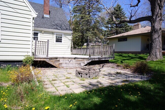 Building Photo - 118 E Wabasha St