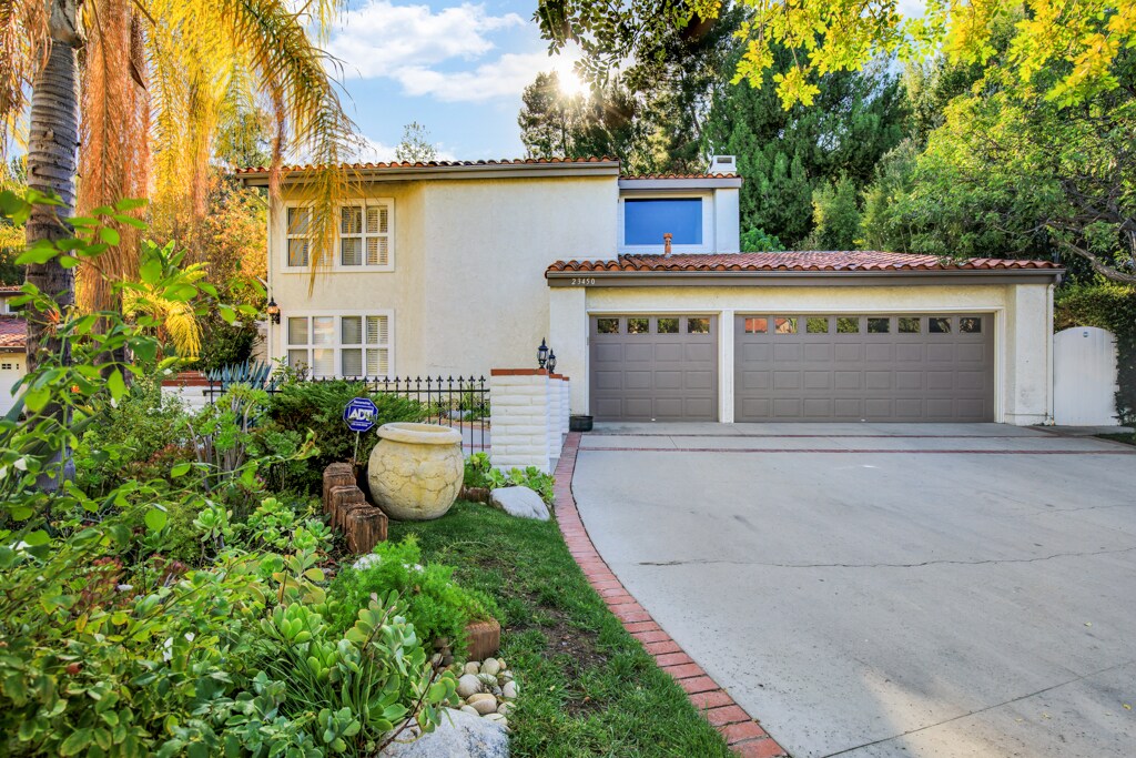 Primary Photo - 23450 Park Hermosa