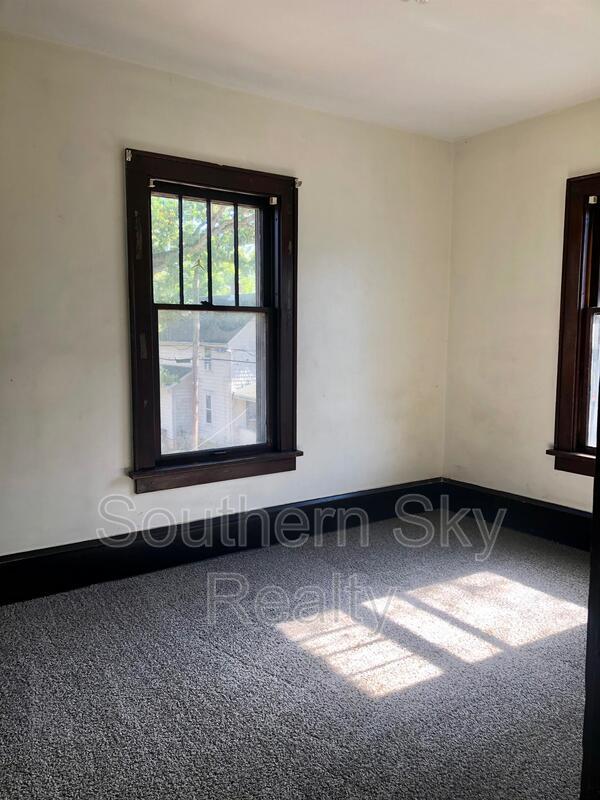 Foto del edificio - 736 Kenmore Blvd