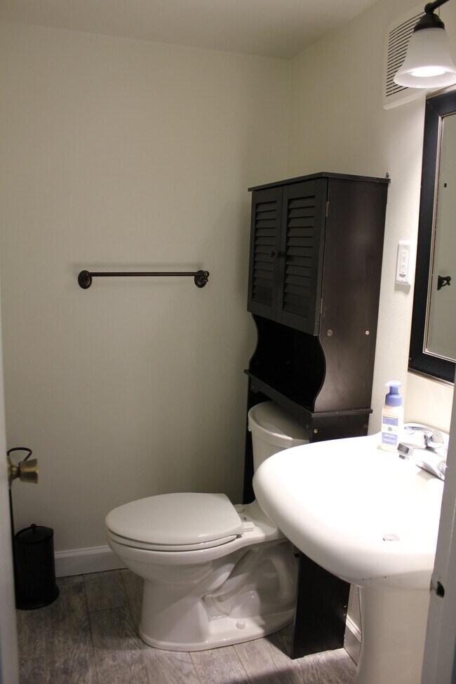 Foto del edificio - 904 Bethany Ct