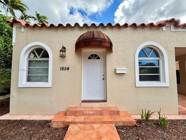 Foto del edificio - 1654 SW 14th Terrace