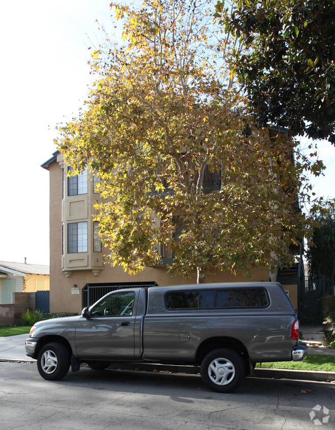 Building Photo - 1065 Coronado Ave