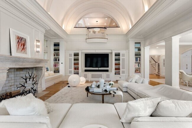 Foto del edificio - 140 Meadowbrook Rd