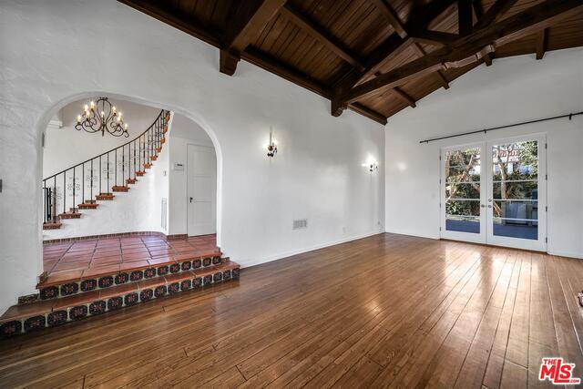 Building Photo - 333 S Roxbury Dr