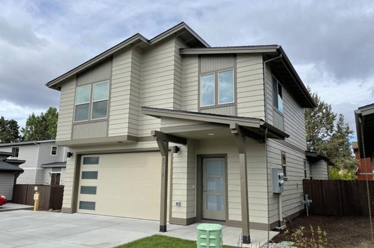 Foto principal - Beautiful 3-Bedroom, 2-Bath Home in La Pin...