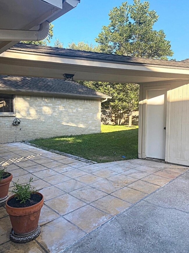 Building Photo - 2338 Brookdale Dr