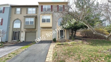 Building Photo - 865 Tall Oaks Square