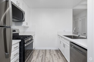 Interior Photo - 1347 23rd St