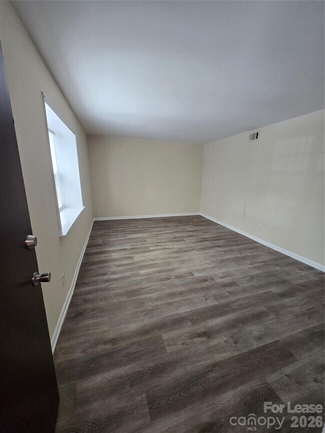 Foto del edificio - 5808 Hunting Ridge Ln