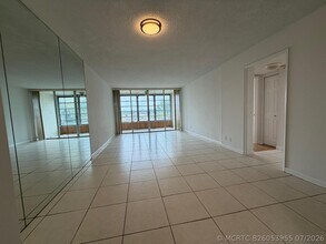 Building Photo - 9470 Live Oak Pl