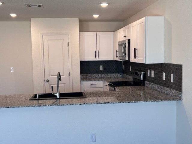 Designer Kitchen - 5545 S Havasu Creek Rd