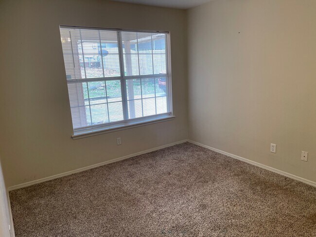 Building Photo - 1215 S 41st Cir
