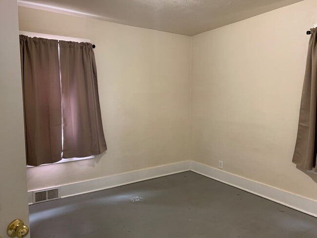 Building Photo - 2 bedroom 1 bath house located in Kellogg,...