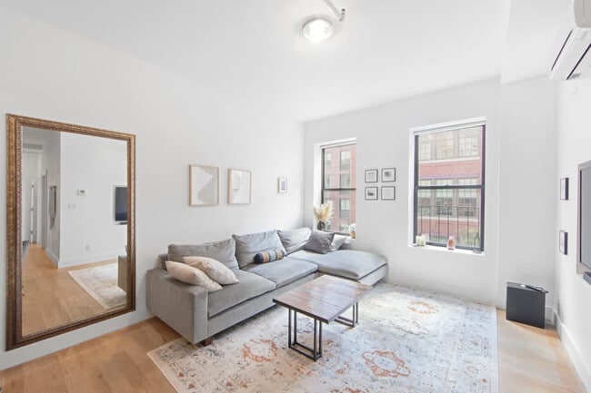 Building Photo - 519 W 45th St