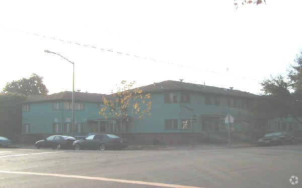  - 1000 V St