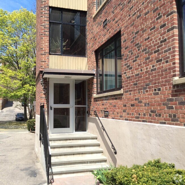 Building Photo - 573 Washington St