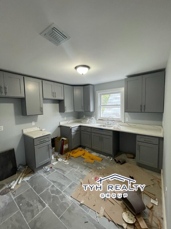 Building Photo - 377 Chadwick Ave