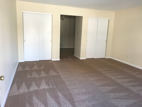 Building Photo - 422 Aylesford Pl