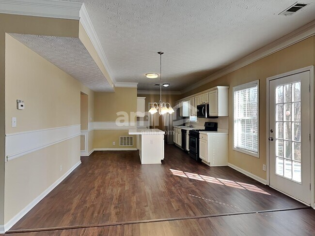 Building Photo - 140 Saddle Bridge Dr