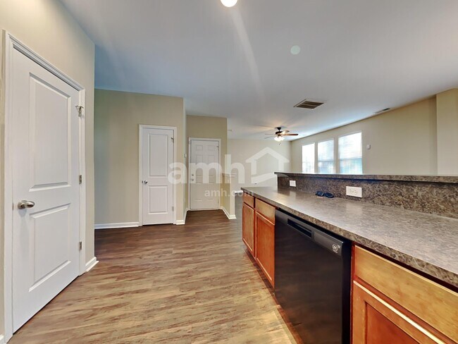 Building Photo - 577 English Oak Cir