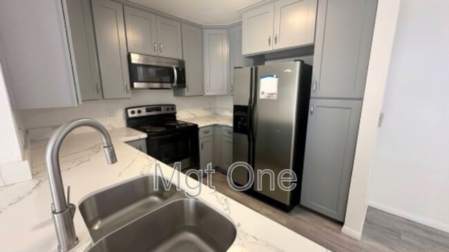 Building Photo - 2040 Las Colinas Cir