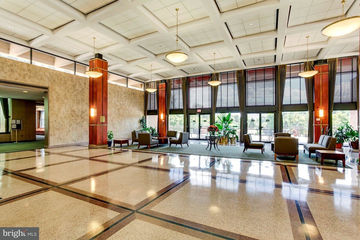 Photo - 5501 Seminary Rd (Falls Church, VA)