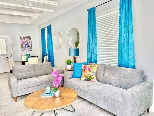 Building Photo - 417 E Acacia Ave