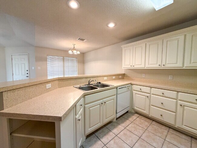 Foto del edificio - South Lubbock, 3-Bedroom Duplex!