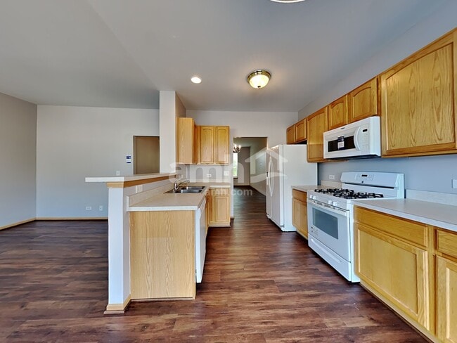 Building Photo - 945 Summit Creek Dr