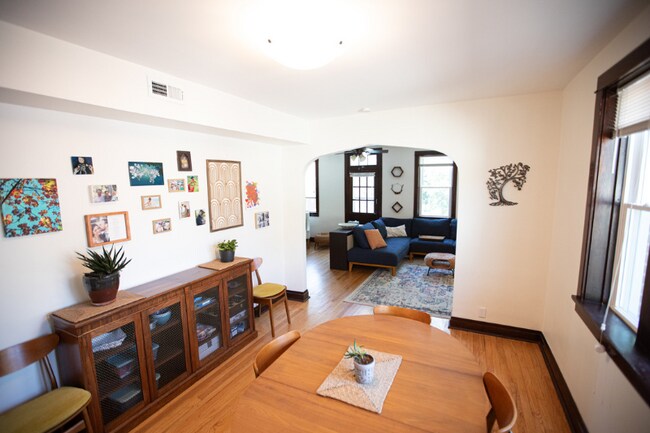 Foto del edificio - 5446 Rhodes Ave