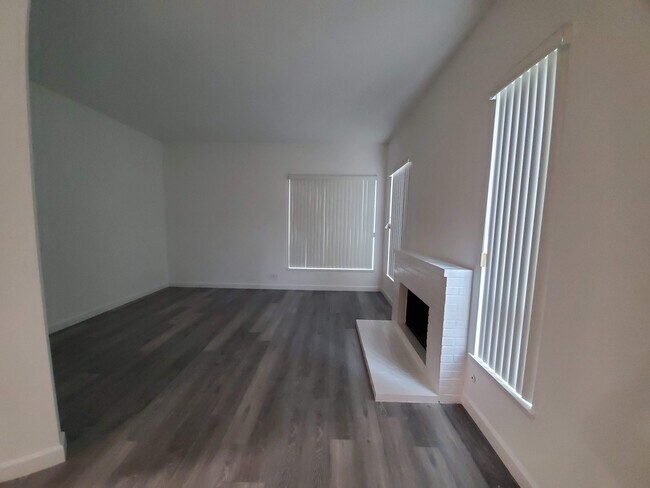 Living Room w/ Fireplace - 36 Hurricane St