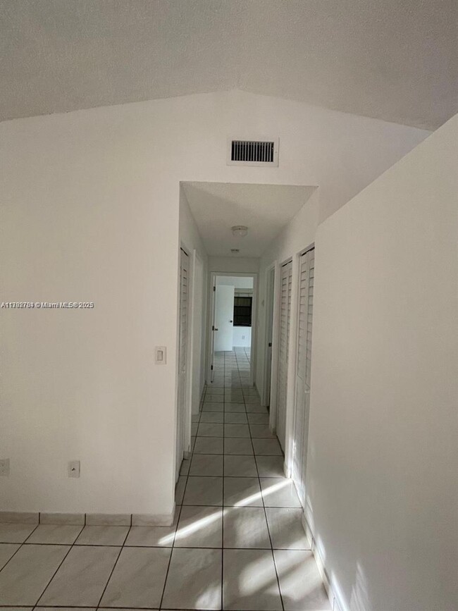 Building Photo - 4317 SW 136th Pl