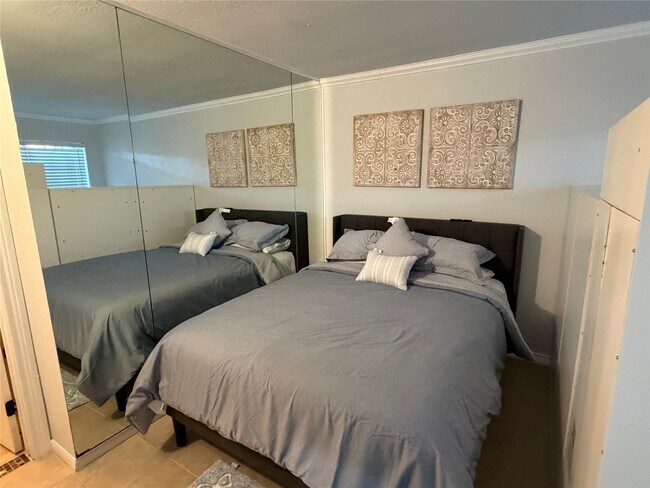 Building Photo - 2120 El Paseo St